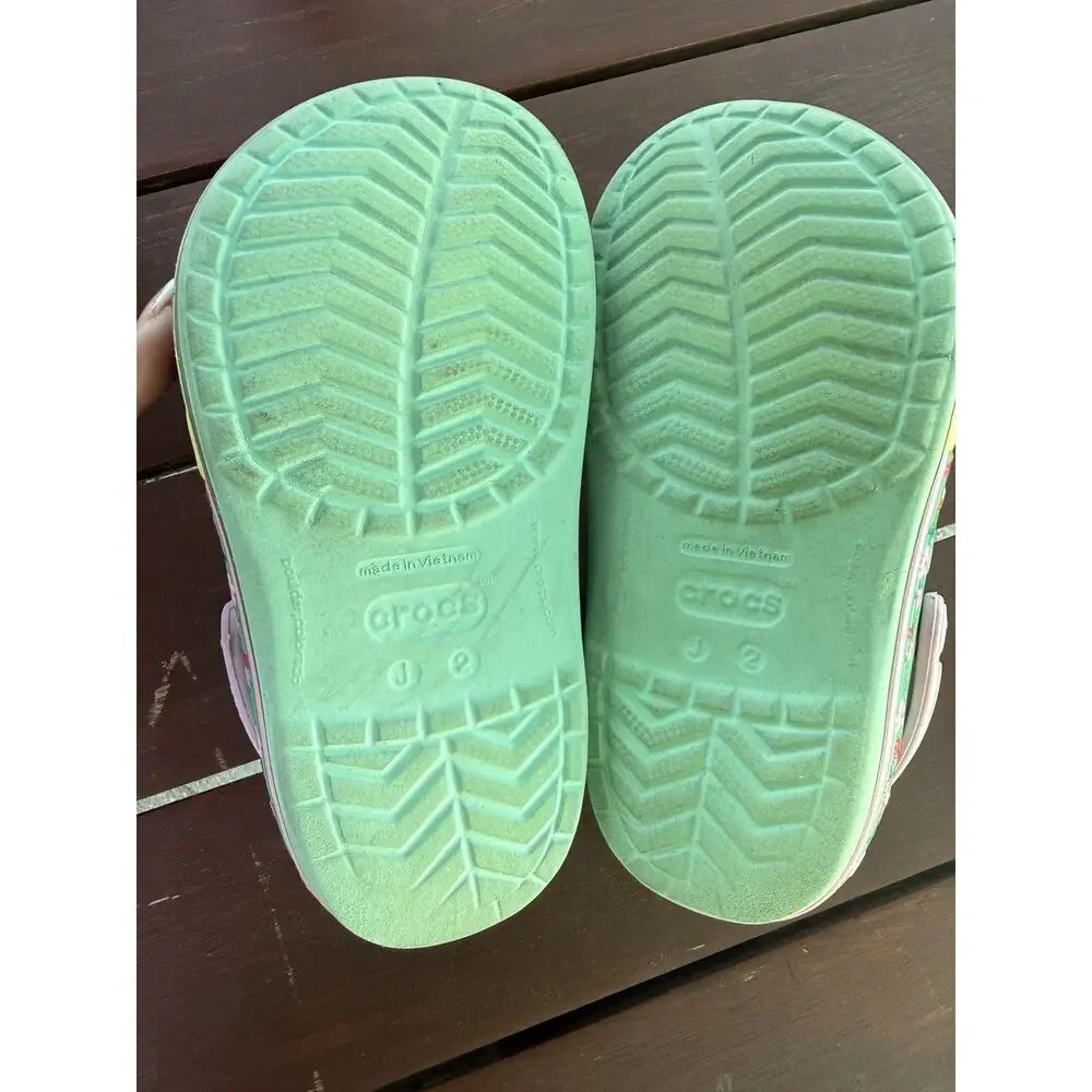 Crocs Disney Mulan Clogs Big Kids Size J2 Slip On Casual Shoes Pink Green
